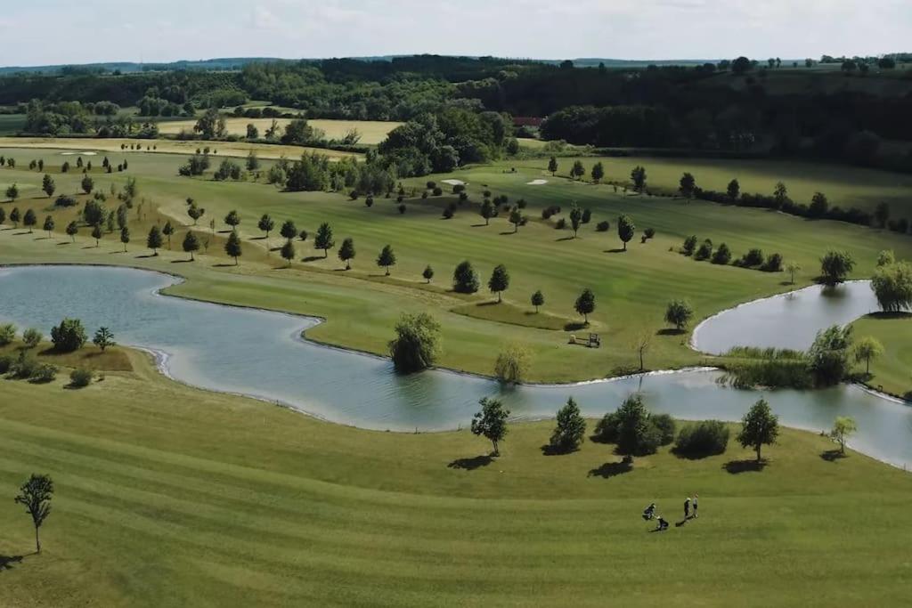 Luxus Appartement Am Golfplatz Und Therme Lutzmannsburg Zsira Luaran gambar